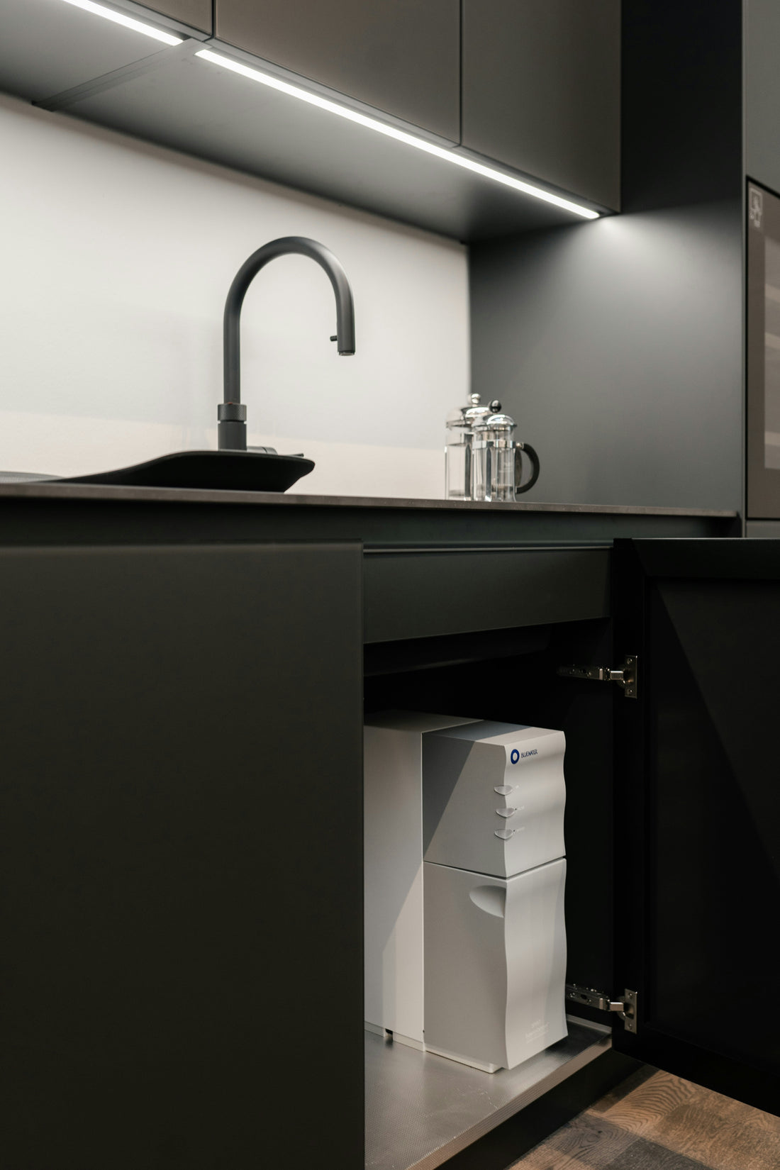Faucet vs Under Sink Water Filters (Which One Should You Choose?)
